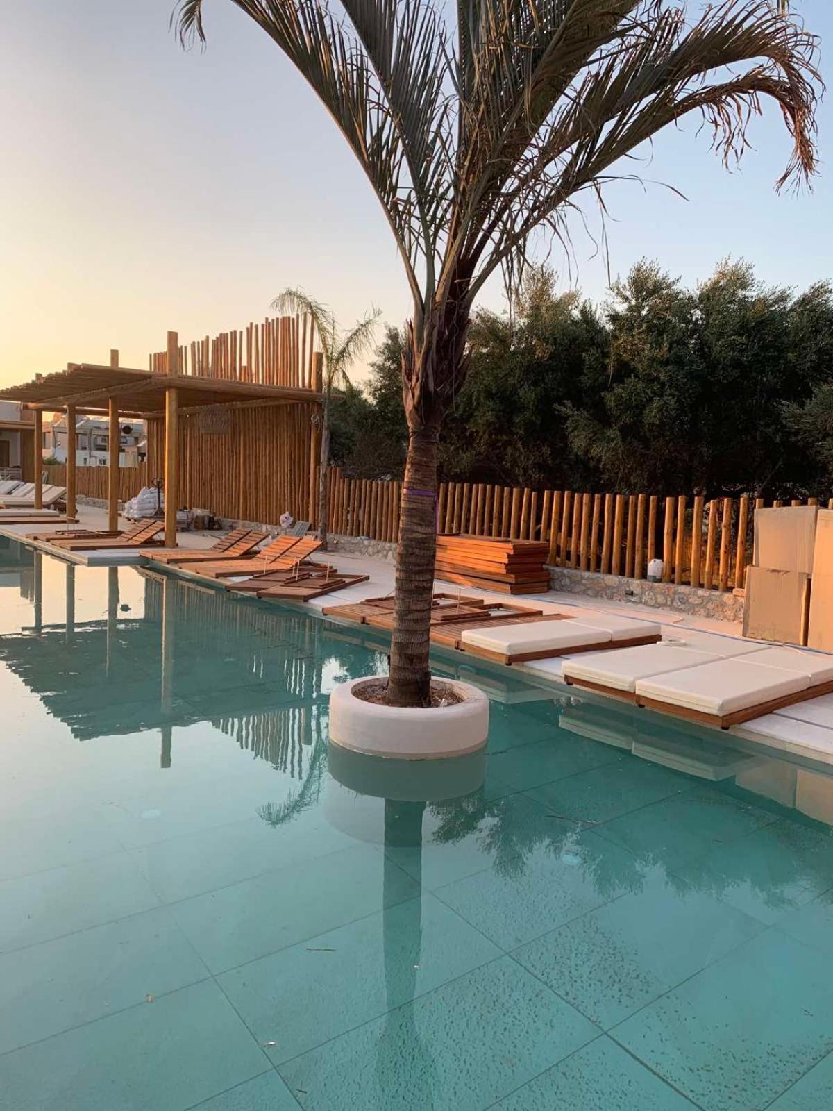 Khroma Luxury Suite 2 Beach Front Apartment Hersonissos  Exteriör bild